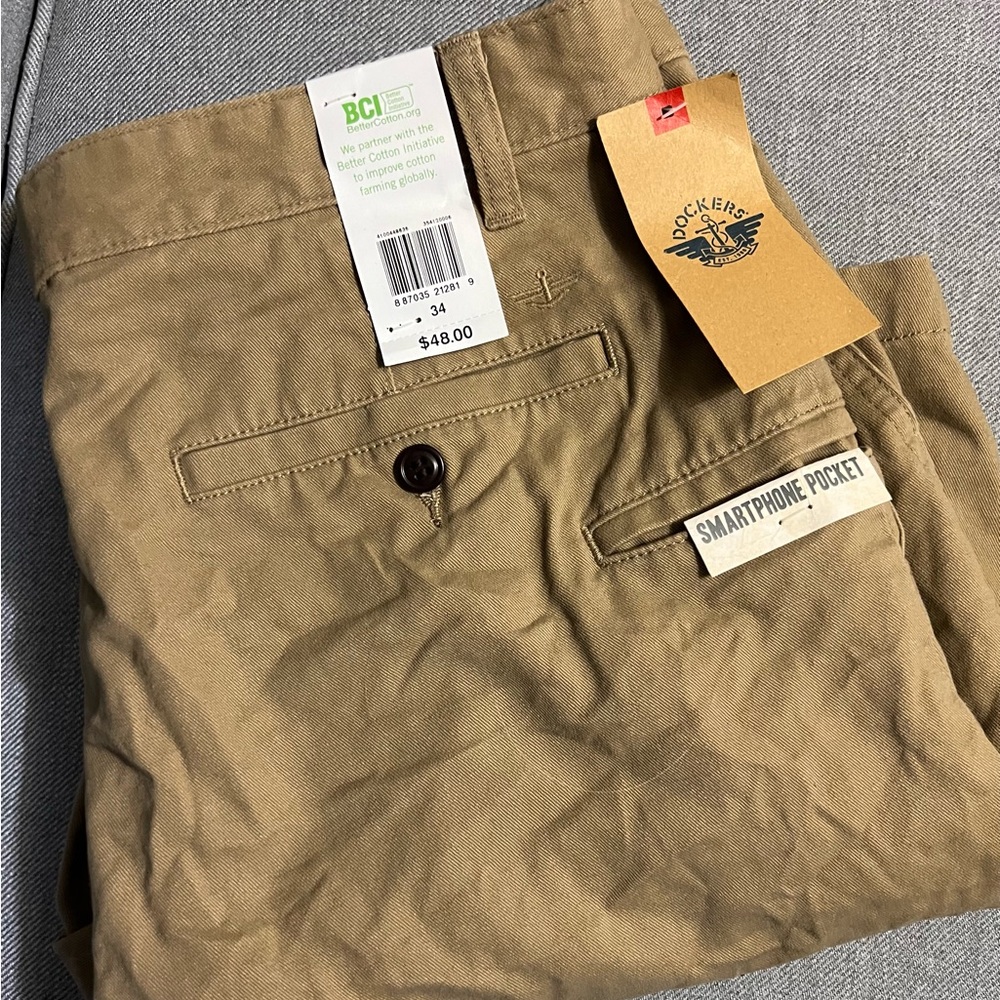 Dockers Men's Tan Shorts with Smartphone Pocket